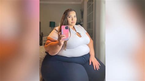 These bbw events always have an undercurrent of sadness from a lot of the heavier girls who aren't very pretty, and you could absolutely see their eyes looking at Boberry, then looking at the men looking at Boberry. Very jealous. She actually became quite hated by many of the women in the bbw community for this.